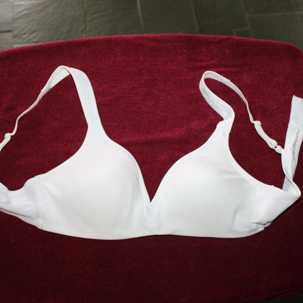 Hane's T-Shirt Bra - White B38- G601